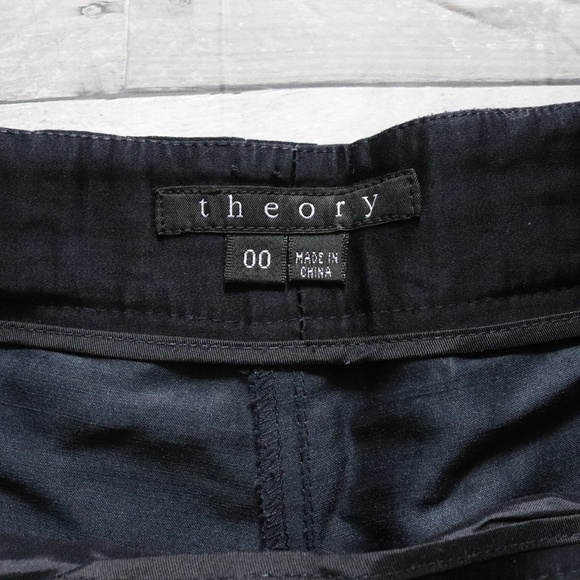 THEORY SIZE 00 MIDRISE BLACK SHORTS - Picture 4 of 7